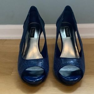 White House Black Market heels size 8, blue